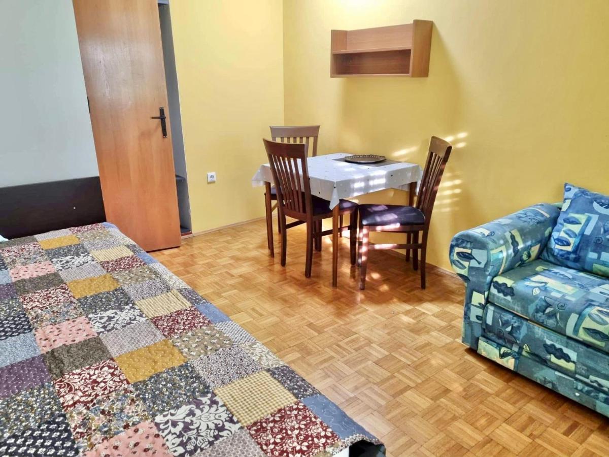 Apartments Jelena Перой Екстериор снимка