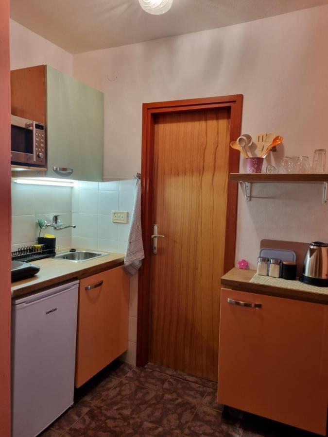 Apartments Jelena Перой Екстериор снимка