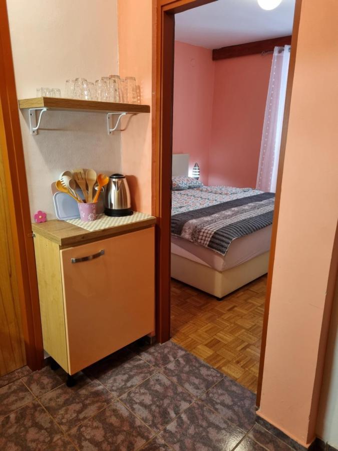 Apartments Jelena Перой Екстериор снимка