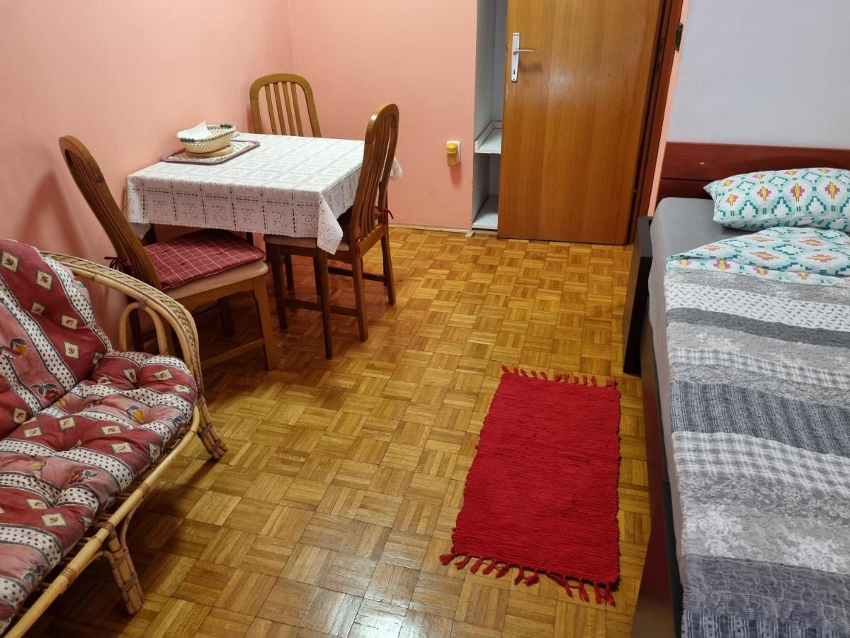 Apartments Jelena Перой Екстериор снимка
